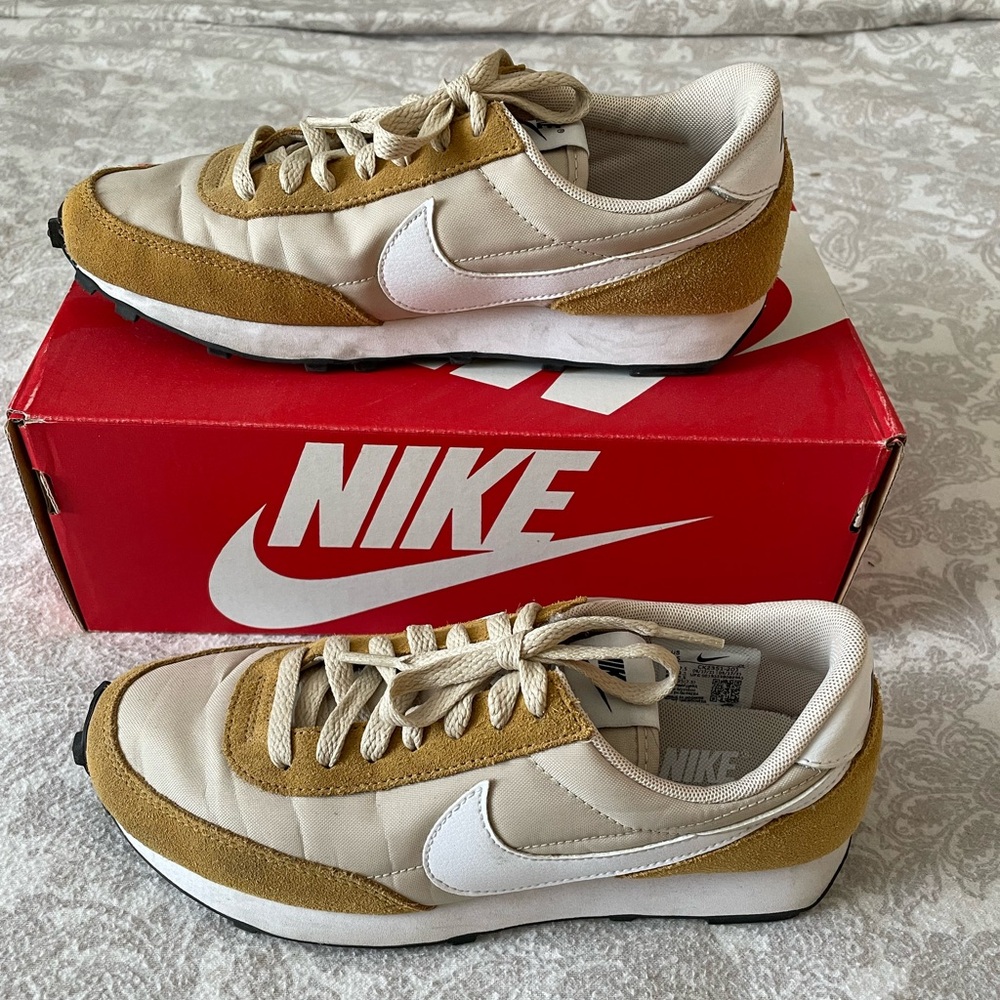 Women’s Nike Daybreak Size 6.5 Used in Excellent Condition